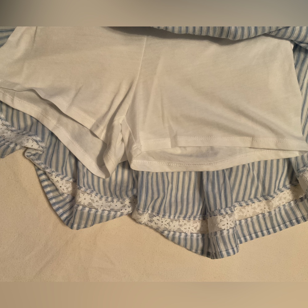Tiered skirt, lace trimmed, blue & white stripes NWT Small - built-in shorts - Picture 9 of 12